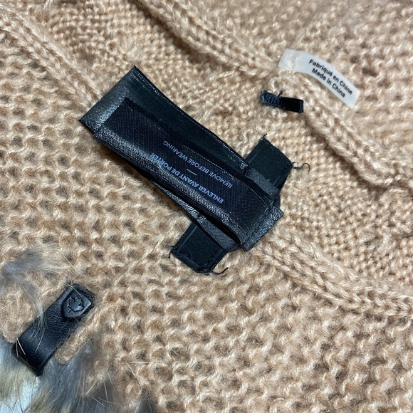 New Rudsak Authentic Rabbit Fur & Knit
Infinity Scarf neutral without tags⭐️⭐️⭐️ - Picture 9 of 17